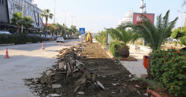 Hatay'da depremde hasar gören kaldırımlar yenileniyor