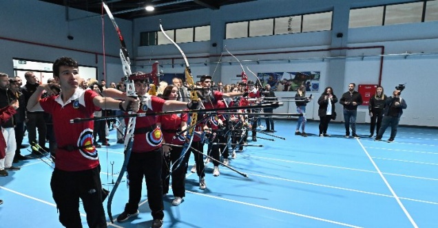 Madalyalı okçular Bursa'daki tesiste yetişecek