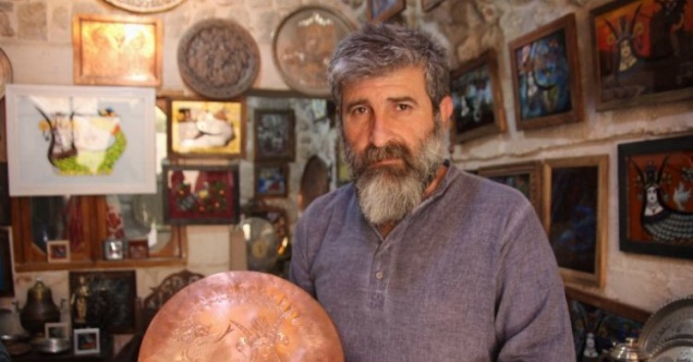 Mezopotamya'nın büyülü kızı Şahmaran’ı 40 yıldır bakıra işliyor