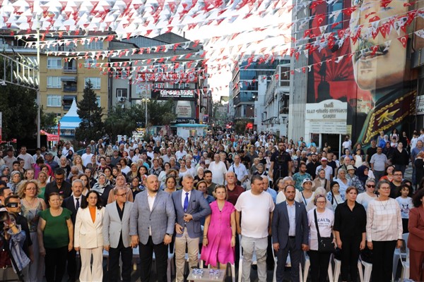 13. Uluslararası İzmit Pişmaniye Müzik ve Dans Festivali renkli görüntülere sahne oldu