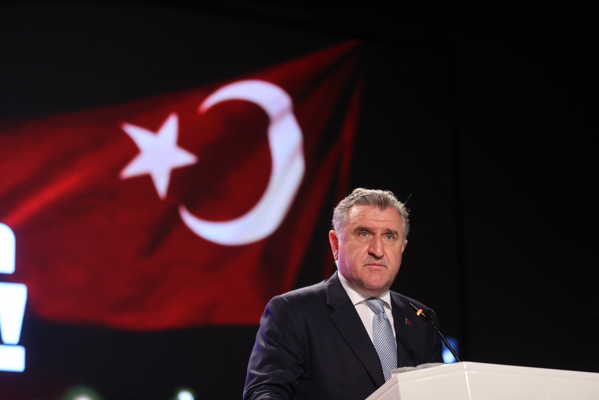 Bakan Bak’tan Filenin Sultanları için tebrik mesajı