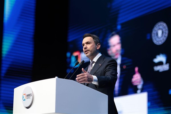 Bakan Bayraktar, Denizli'de ziyaretlerini sürüdürüyor