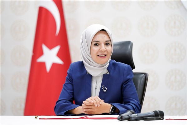 Bakan Göktaş, Aybüke Yalçın'ın öğrencileri ve meslektaşlarıyla buluştu
