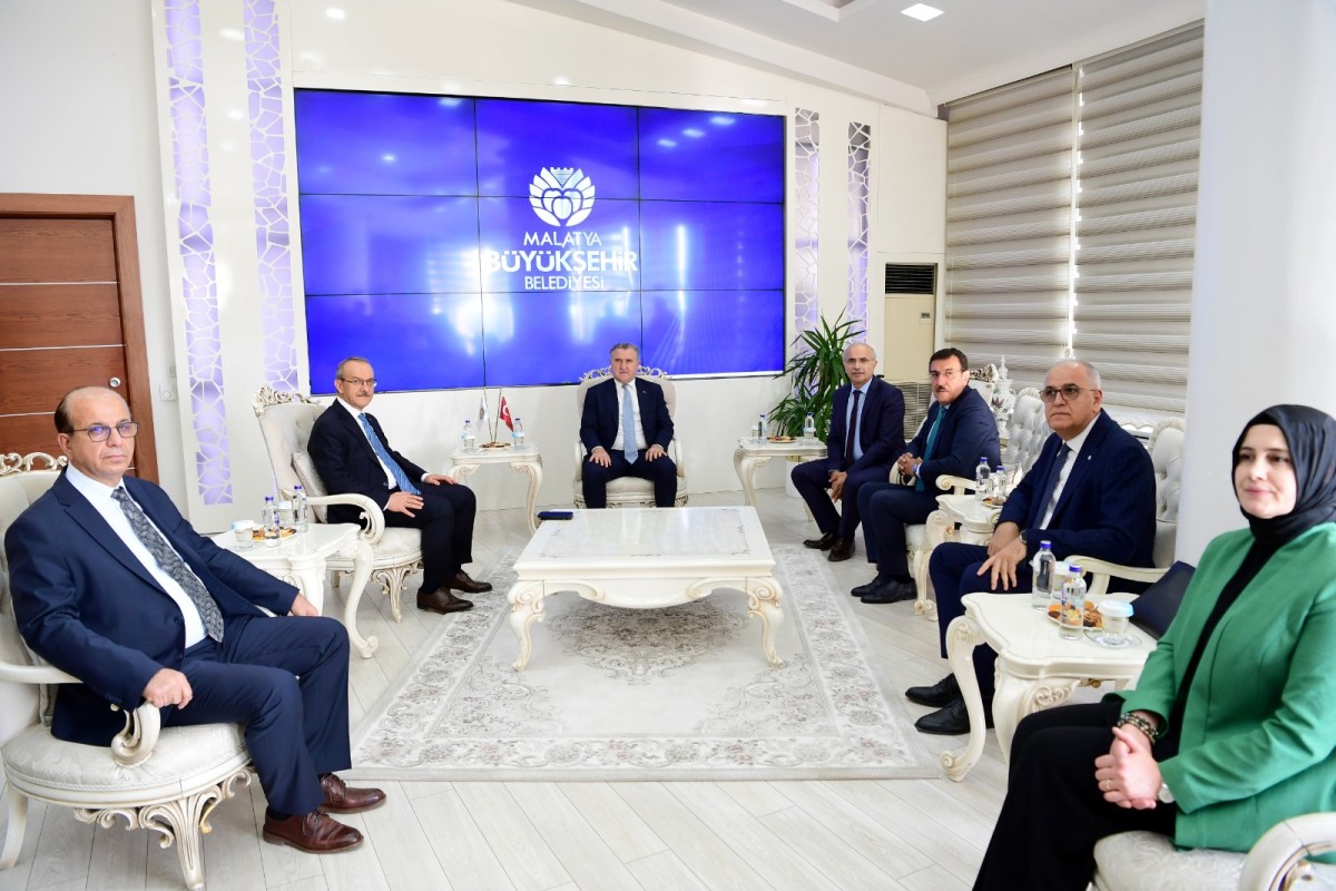 Bakan Osman Aşkın Bak, Malatya Büyükşehir Belediyesi’ni ziyaret etti