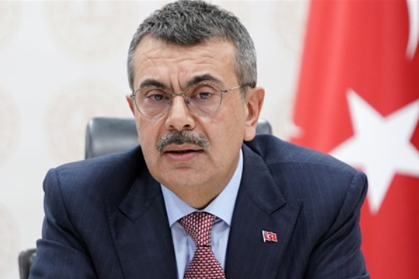 Bakan Tekin, Güngören ve Bakırköy'deki okulları ziyaret etti