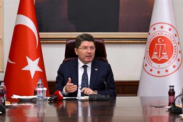 Bakan Tunç, yapımı devam eden Bartın Devlet Hastanesi'ni inceledi