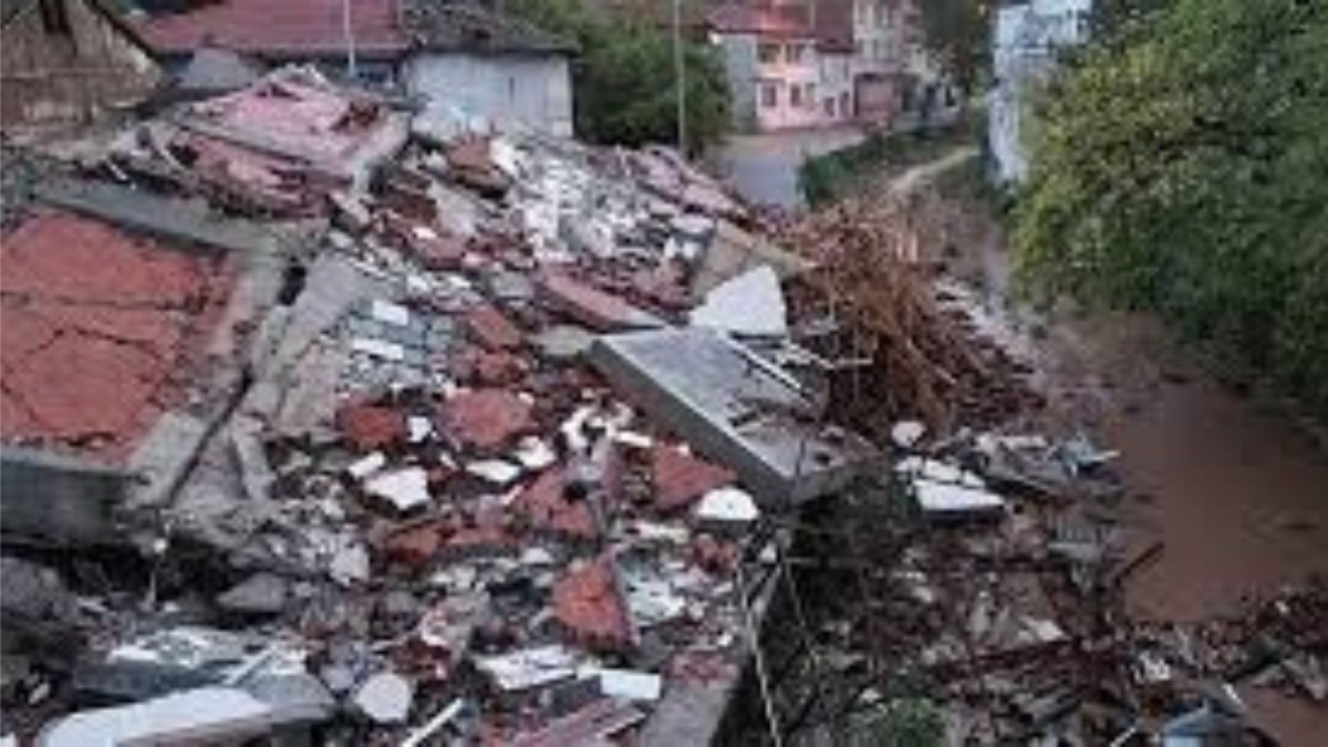 Balıkesir sallanmaya devam ediyor: 6,1’lik depremin ardından 100’ü aşkın artçı