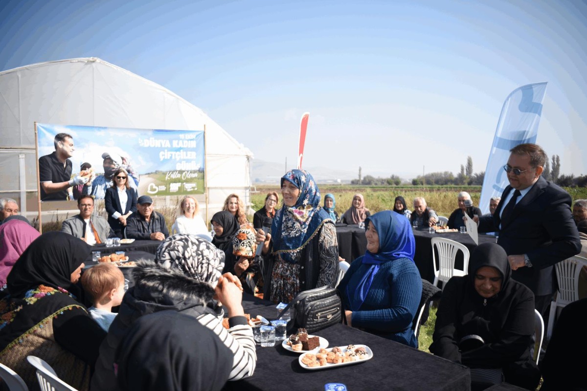 Başkan Akın Destek Veriyor, Kadın Çiftçiler Üretiyor