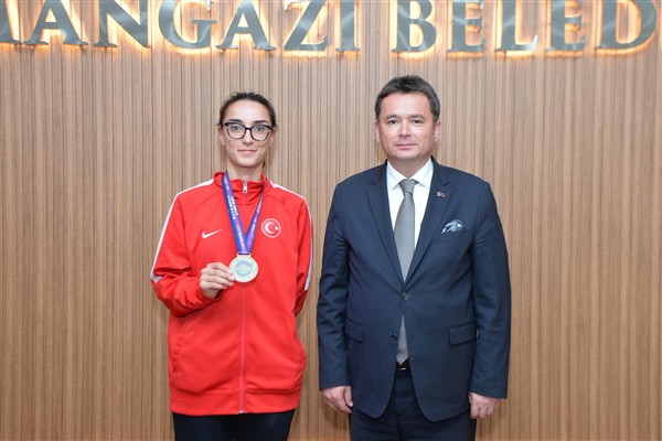 Başkan Aydın, milli tekvandocu Turan’ı ağırladı