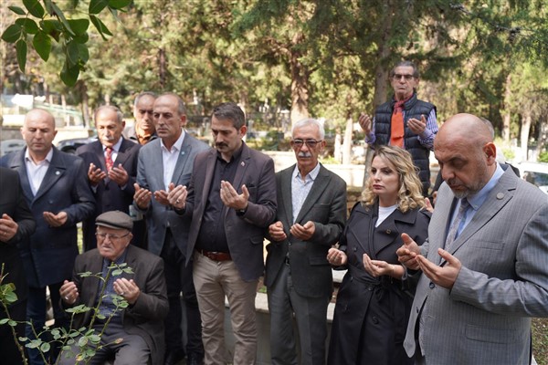 Başkan Aydın, Turgut Ünlü’yü vefatının 17. yılında andı
