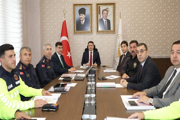 Başkan Kahveci, Kütahya Valiliğinde düzenlenen VKS toplantısına katıldı