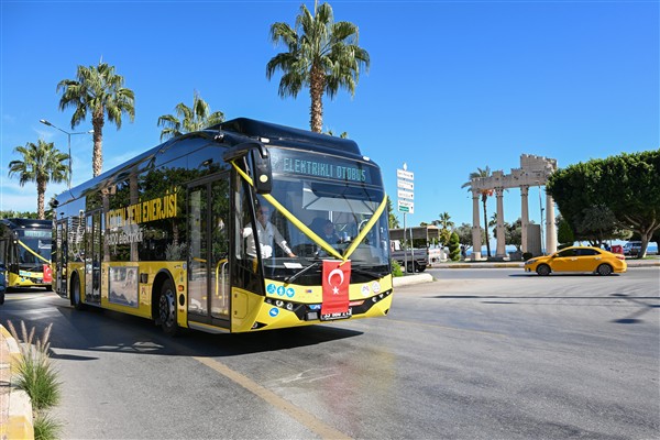 Başkan Seçer, 18 Elektirikli Otobüsün Hizmete Alım Töreni’ne katıldı