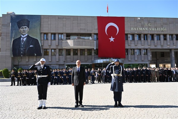 Batman'da 29 Ekim Cumhuriyet Bayramı Çelenk Sunma Töreni gerçekleştirildi