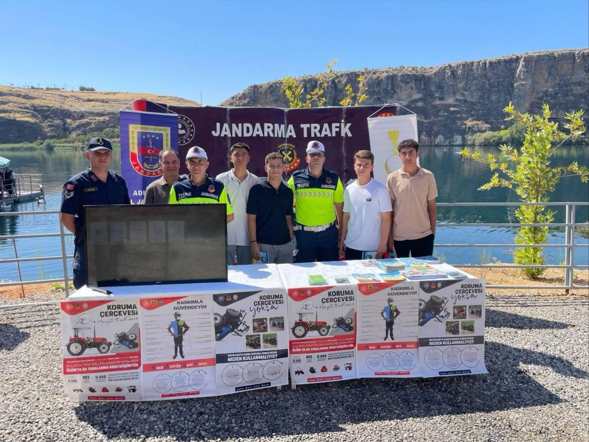 Besni’de, ‘Eğitim Bayramı’ kapsamında trafik ve güvenlik eğitimi verildi