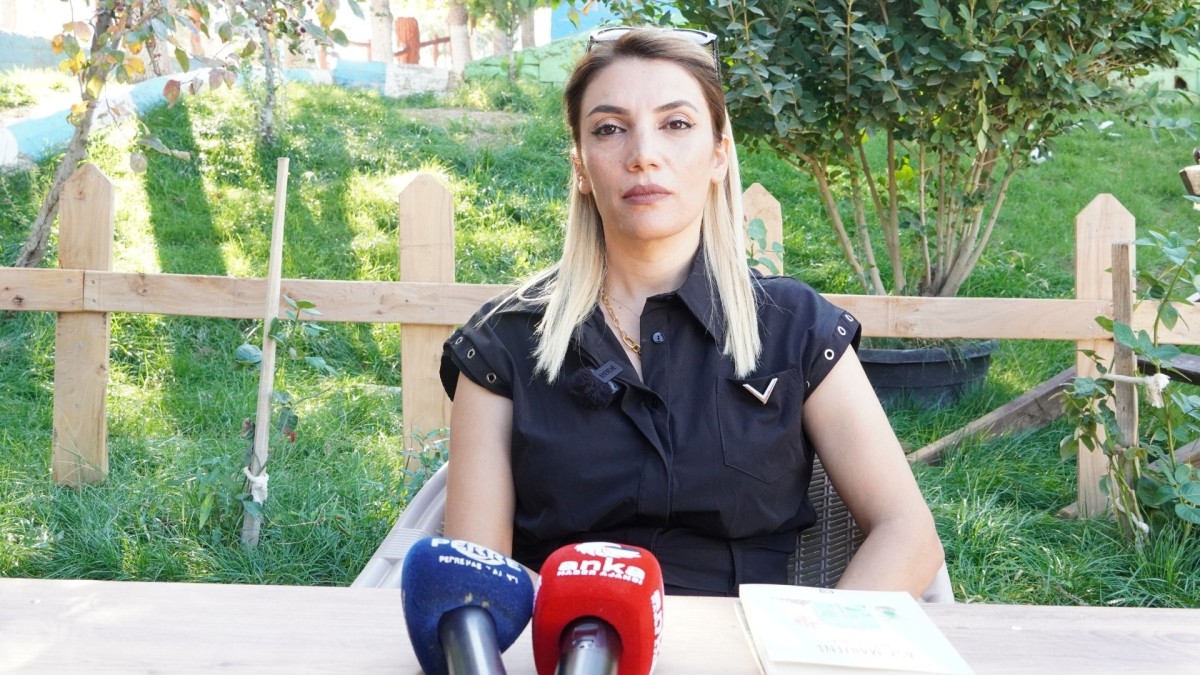 Besni Eğitim Bayramı’nda Şiirle Buluşma: Rukiye Çaça Okurlarıyla Bir Araya Geldi  - Videolu Haber