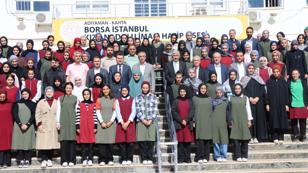 Borsa İstanbul Kız Anadolu İmam Hatip Lisesi’nde mezunlarla buluşma etkinliği