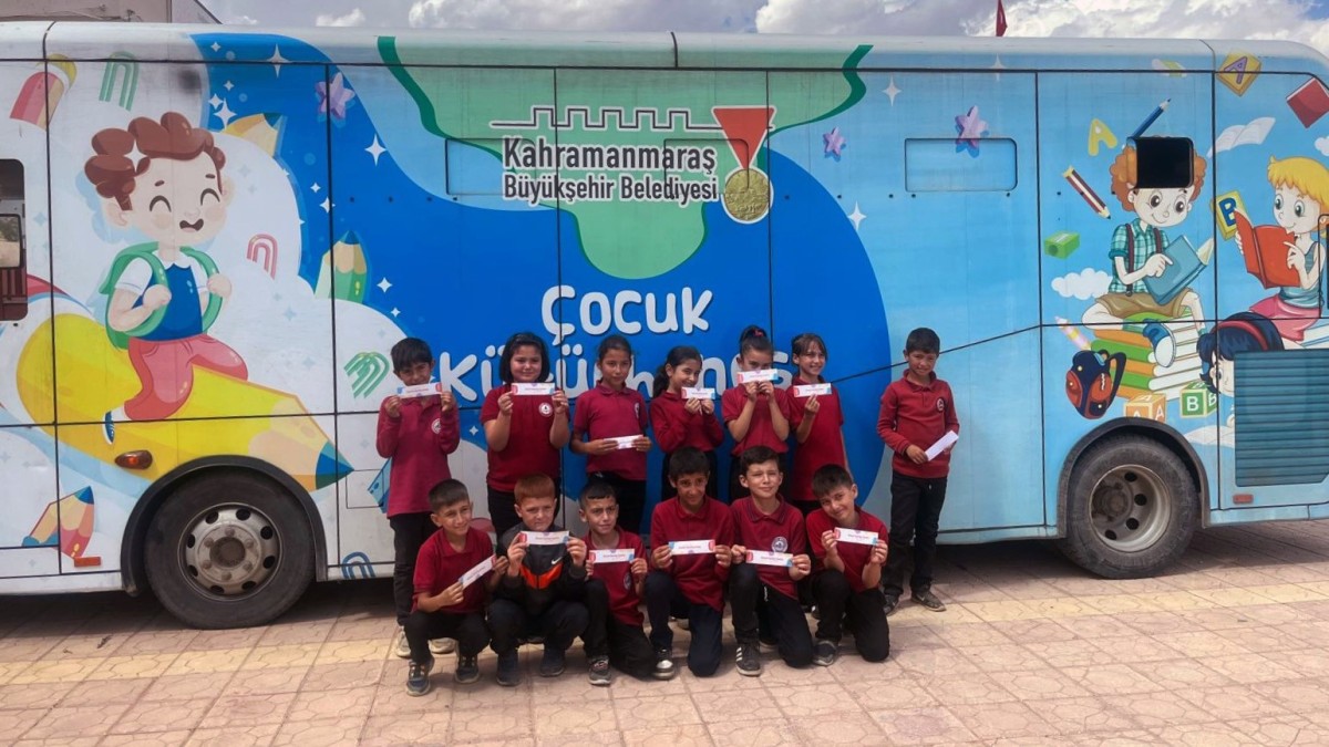 Büyükşehir’in Mobil Çocuk Kütüphanesi Yollarda