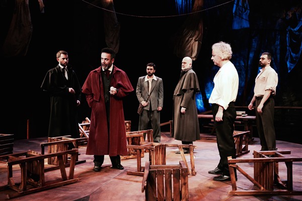 “Cadı Kazanı” adlı tiyatro oyununu sahnelendi