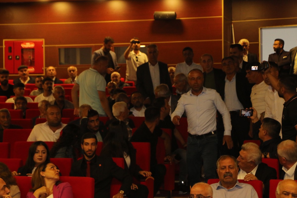 CHP Adıyaman İl Kongresi’nde gerginlik: Tutdere salondan ayrıldı, kongrede tansiyon yükseldi  - Videolu Haber