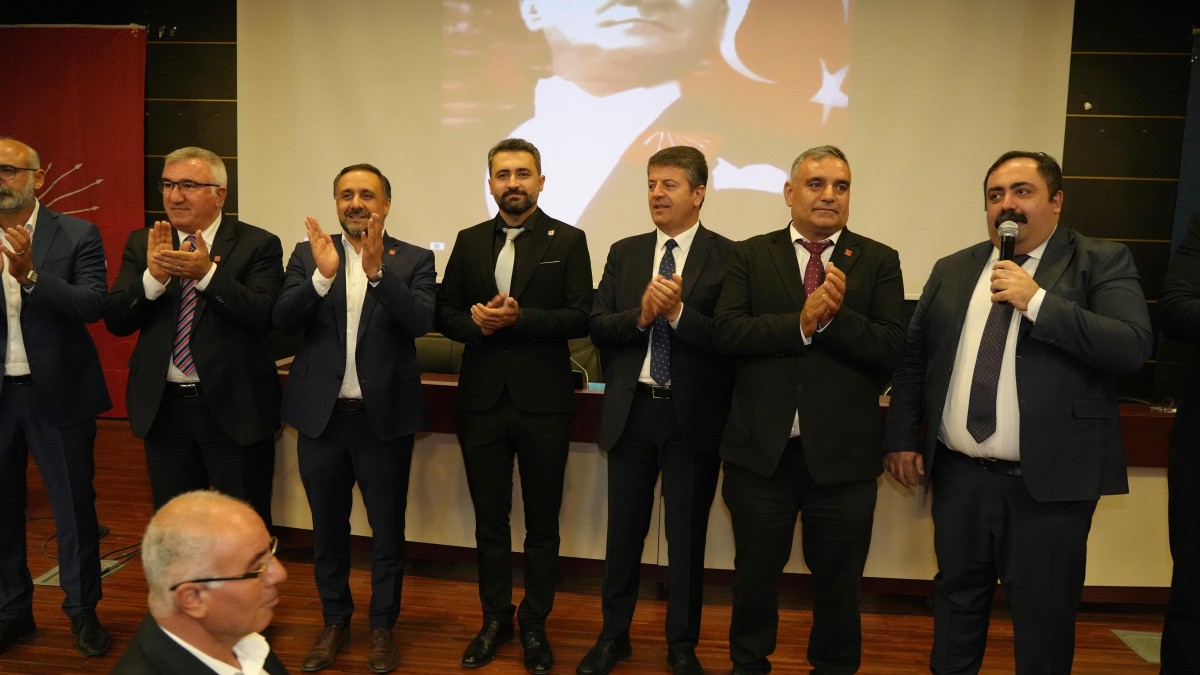 CHP Adıyaman Örgütü, Merkez İlçe Kongresi’nde sandık başında: Buluş beyaz ve Kılınç mavi listeyle yarışıyor  - Videolu Haber