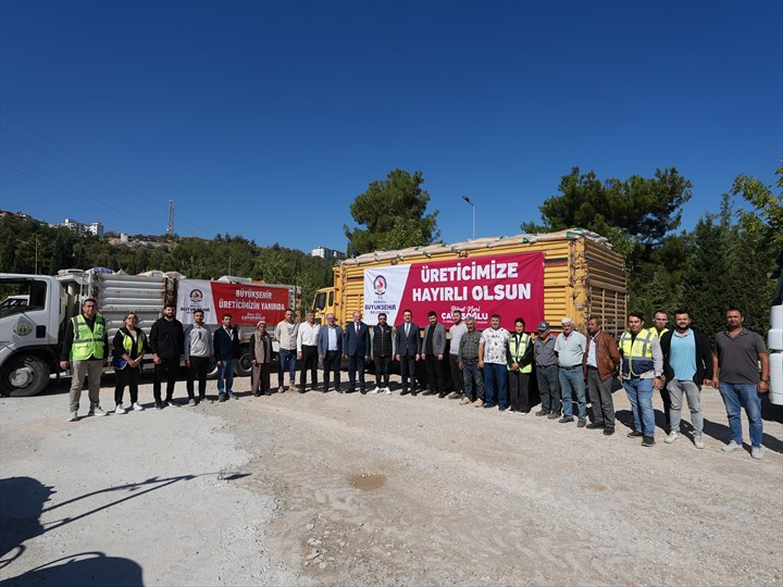 Denizli Büyükşehir, Yangınzedelere Yem ve Saman Desteği Sağladı