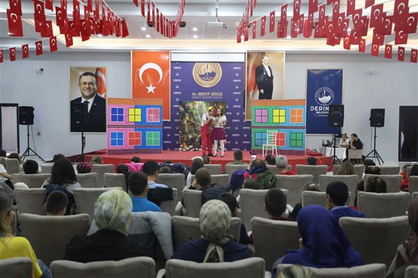 Derince'de Dedemin Mirası Cumhuriyet Çocuk Tiyatrosu sahnelendi