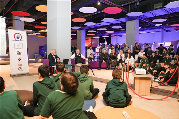 Düzce'de gençlere gökyüzü ve uzay meslekleri anlatıldı