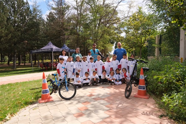 Eskişehir Büyükşehir Belediyesi çocuklar için hareketli yaşam etkinliği düzenlendi