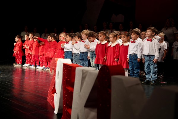 Eskişehir'de çocuklar Cumhuriyet'in 102. yılını kutladı