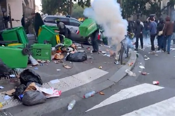 Fransız polisi, "Her Şeyi Engelle" protestolarında yaklaşık 200 kişiyi tutukladı
