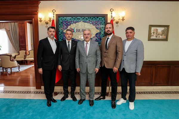 GESİAD 34. yılında Atatürk Anıtı’na çelenk bıraktı, Vali Ayyıldız’ı ziyaret etti