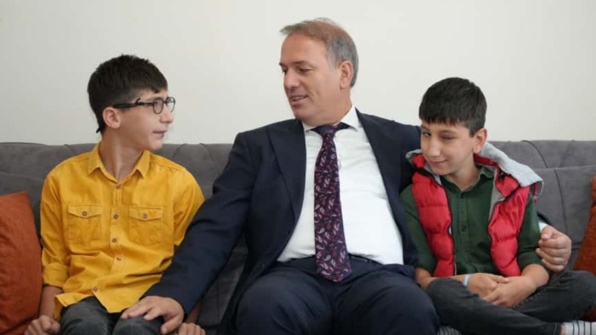 İl Millî Eğitim Müdürü Tosun’dan evde eğitim gören öğrencilere ziyaret