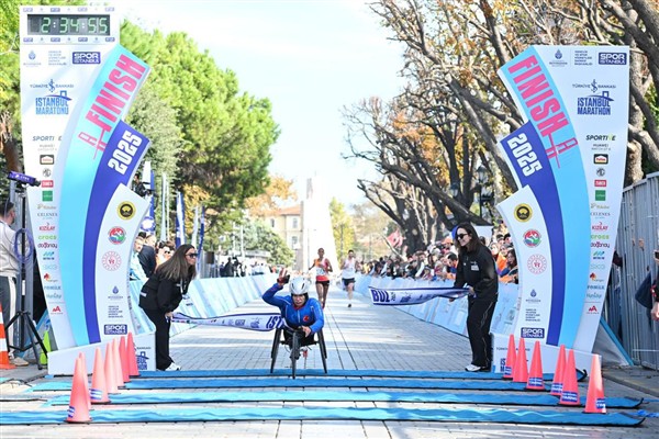 İstanbul Maratonu’nda Bağcılar Belediyesi sporcuları şampiyon oldu