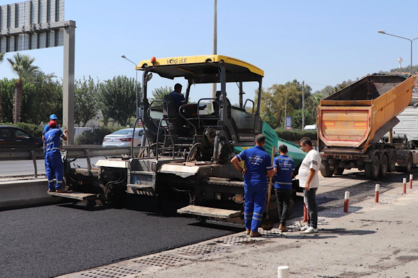 İZBETON İzmir’de asfalt çalışmalarını sürdürüyor