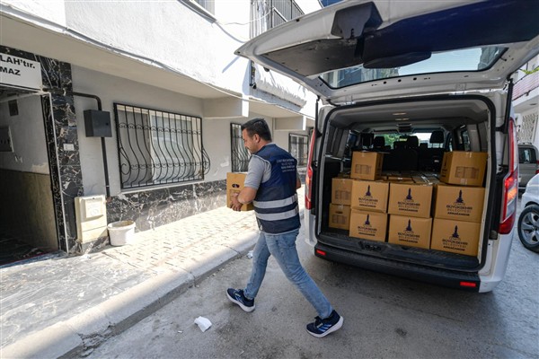 İzmir Büyükşehir Belediyesi'nden ihtiyaç sahibi vatandaşlara destek