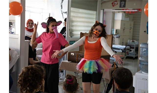 İzmir Şehir Tiyatroları’nın “Sanat İyileştirir” projesi sürüyor