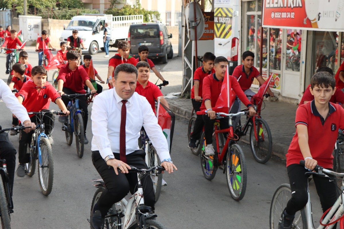 Kahta’da öğrenciler Gazze için pedal çevirdi