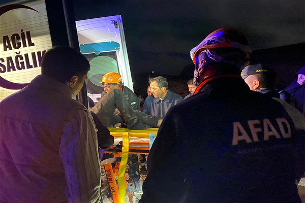 Karaman–Mersin yolunda kazada sıkışan sürücü kurtarıldı