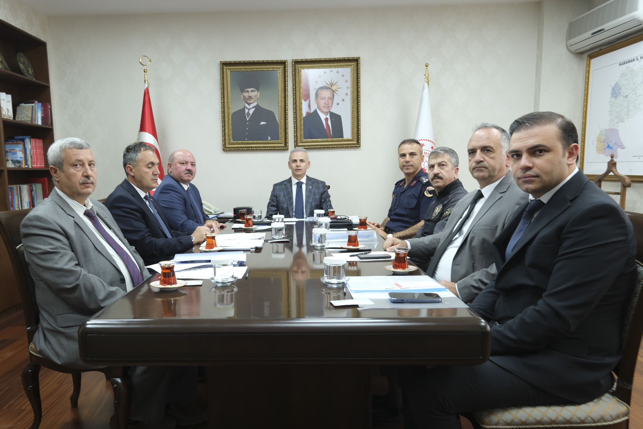 Karaman Valisi Çiçekli, Trafik Güvenliği Toplantısı'na katıldı