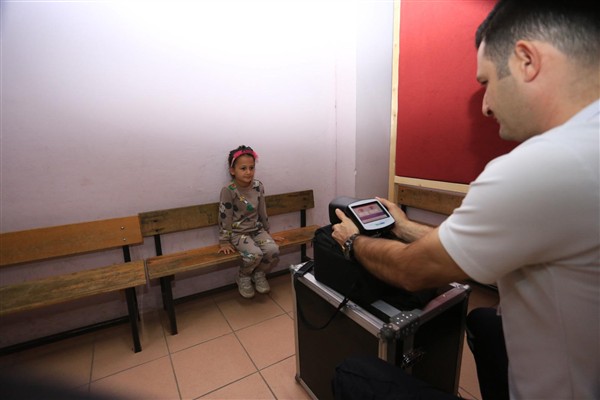 Kepez Belediyesi'nden öğrencilere göz sağlığı taraması