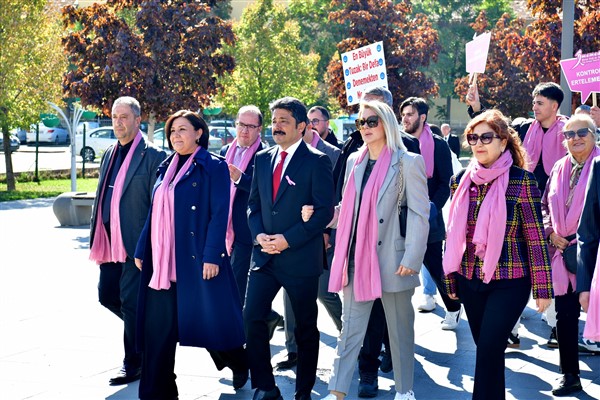 Kırşehir'de "Pembe Festival" yürüyüş etkinliği düzenlendi