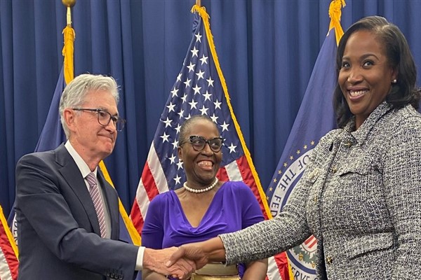 Lisa Cook'un, Trump'ın kendisine  açtığı dava sırasında görevinde kalabilecek
