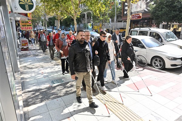 Manisa'da Dünya Beyaz Baston Güvenlik Günü yürüyüşü