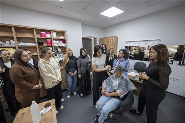 MERCEK'te 'Saç Renklendirme Kursu'