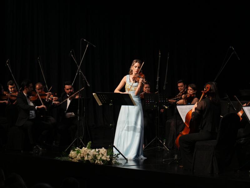 Mersin Büyükşehir Belediyesi Oda Orkestrası İlk Konserini Verdi