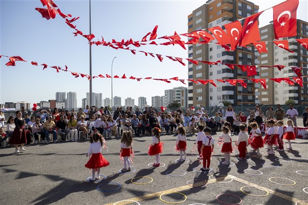 Mersin'de çocuk gelişim merkezleri ve çocuk atölyelerinde Cumhuriyet Bayramı kutlandı