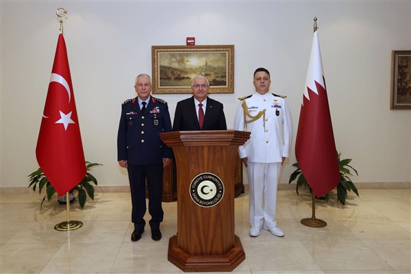 Milli Savunma Bakanı Güler, Katar'da