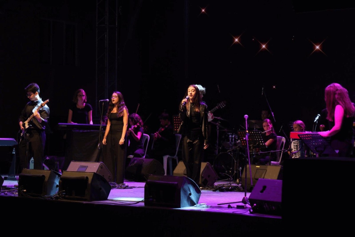 MOD10 Gençlik Orkestrası Altınova’da Kurtuluş Coşkusunu Canlandırdı