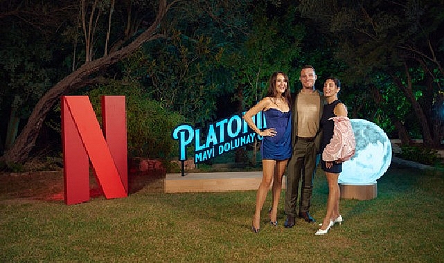 Netfilix, Gupse Özay imzalı yeni dizisi Platonik: Mavi Dolunay Otel'in lansmanını Çeşme'de renkli bir etkinlikle kutladı
