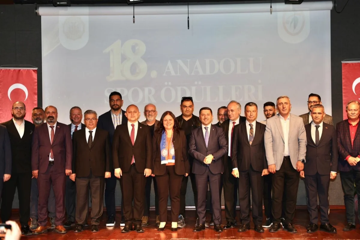 Rasim Arı, “Yılın Belediye Başkanı” ödülünü kazandı